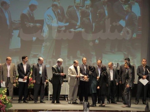 تقدیر از نماینده فرادرس در اختتامیه بیست و دومین کنفرانس مهندسی برق ایران